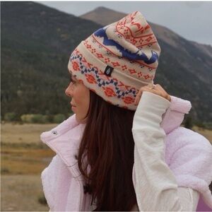 FP Movement Jumping Jacquard Mountain Beanie in Crème, Blue & Red One Size NWT